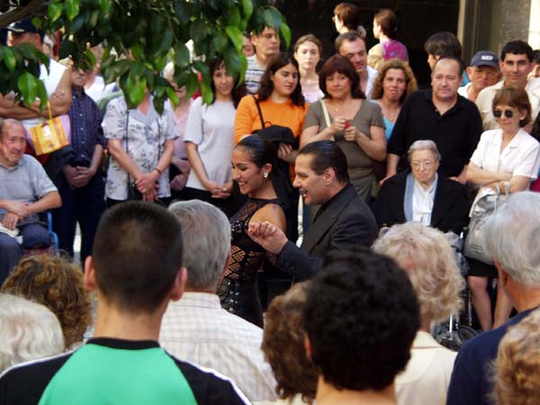 Street performers doing the tango