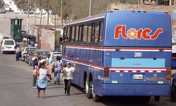 Bus and street sellers, Moguegua