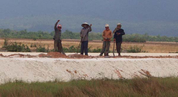 Road building with rakes and shovels