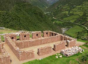 Reconstructed Vitcos with Huancacalle below in the background