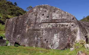 Front carved face of Yurac Rumi, the White Rock, Ñusta Ispanan