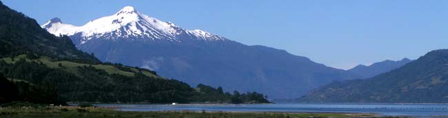 Image of the fjord and volcano on the road to Cochamo